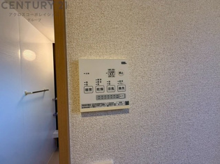暖房機能があるため、冬場でも温かい浴室で入浴でき、乾燥機能があるため、水気を素早く取り除けます。また、換気機能があるため、湿気を素早く排出してカビや雑菌の発生を防ぐことができます。