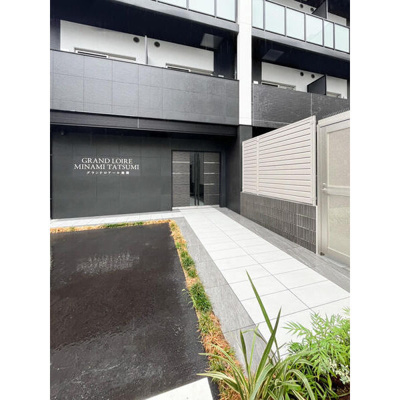 【エントランス】 | グランドロアール南巽 | 落ち着いたエントランスです