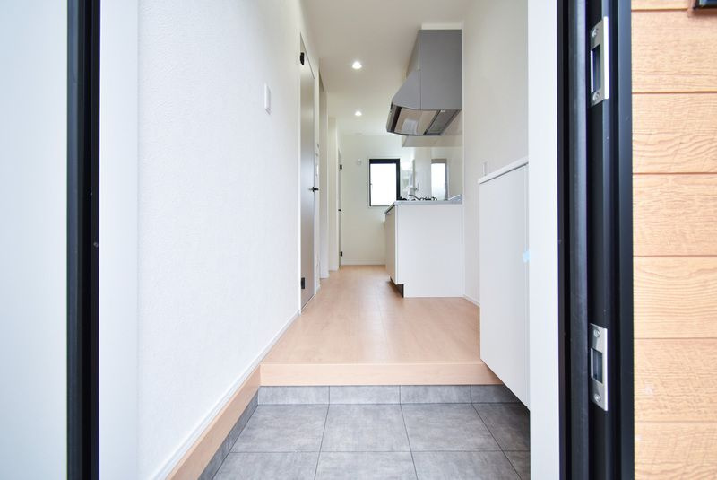 ジラソーレM A棟C棟の玄関|明るい玄関♪