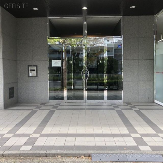 インテリックス新横浜ビルのエントランス