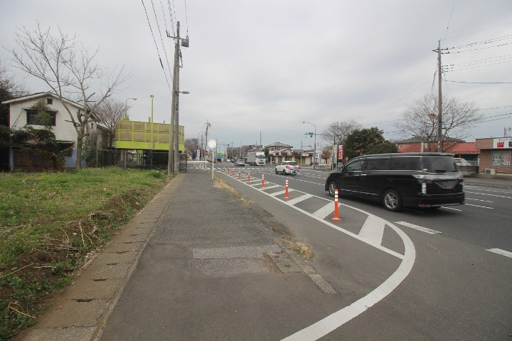 下野市小金井の前面道路含む現地写真|北側道路（2026年3月撮影）
