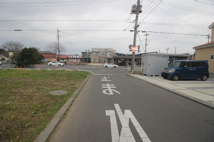 下野市小金井の前面道路含む現地写真|東側道路（2026年3月撮影）