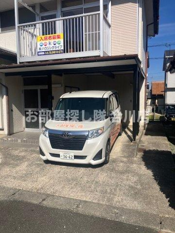 渡辺戸建の駐車場