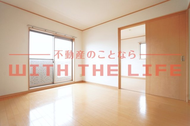 チャームビラⅡ【キャッシュバック対象物件】の居間・リビング|ゆったりとしたリビングです