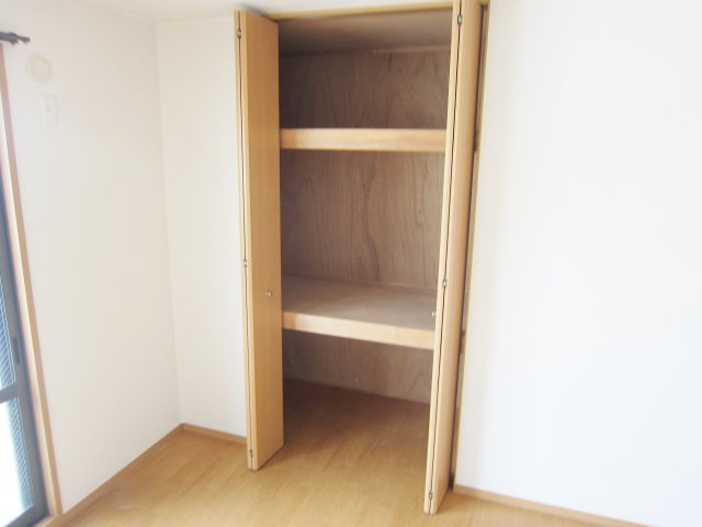 サンビレッジ府中B棟の収納