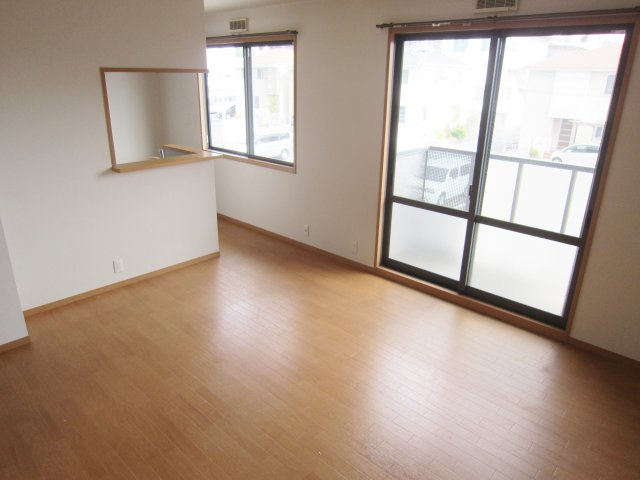 サンビレッジ府中B棟の居間・リビング