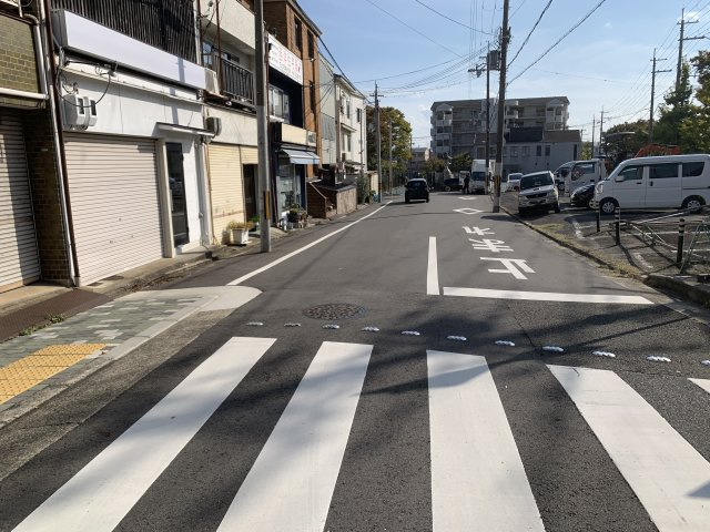 京都市北区紫野大徳寺町　中古テラスハウスの前面道路含む現地写真