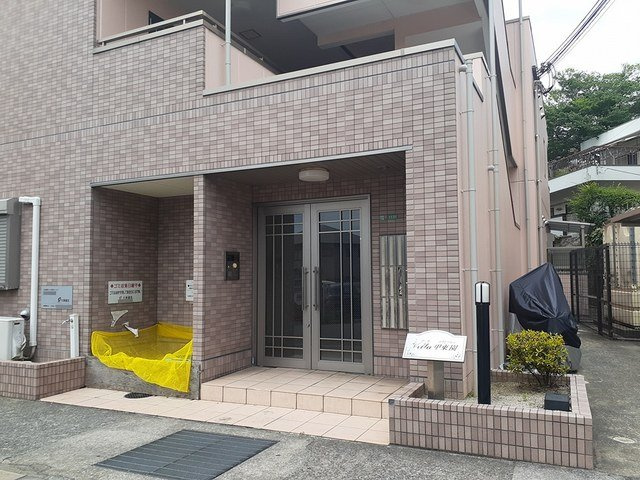 ヴィラ甲東園のエントランス