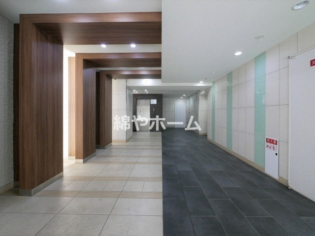 エグゼ難波南のロビー|ゆとりのあるロビーです