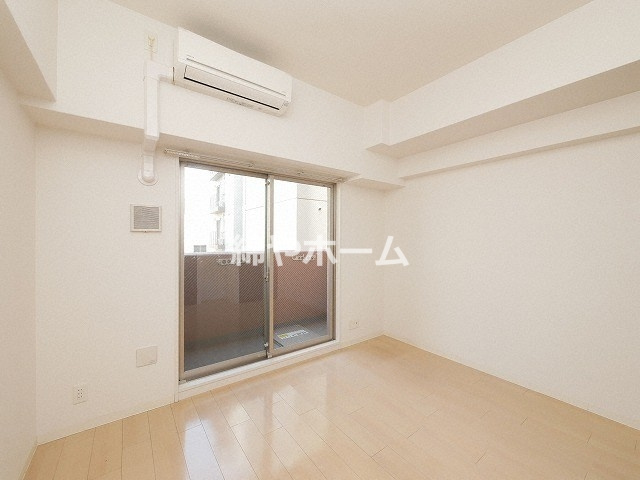 エグゼ難波南の洋室|使い勝手のいい洋室です