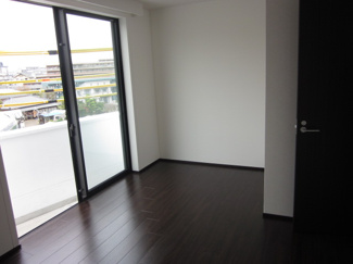 【洋室】 | T.T.Studio | 採光面の広い7.8帖洋室