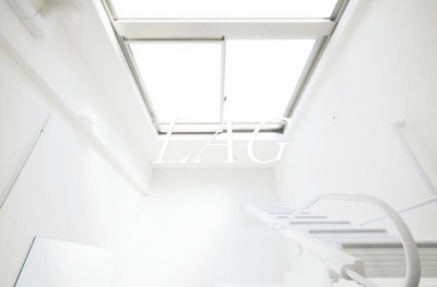 【居間・リビング】 | Ｐｏｎｔ　ｄｕ　Ｇａｒｄ | 洋室のお部屋です。