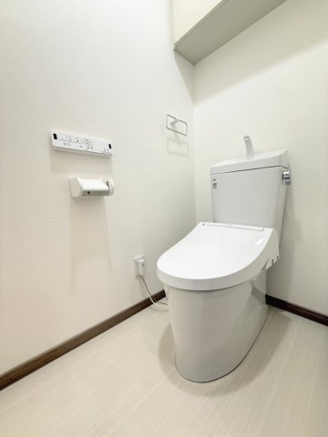 【トイレ】 | エスペランサ第一宮前 | 温水洗浄便座付のトイレです。
毎日使う場所だから、より快適な空間に仕上げられています。