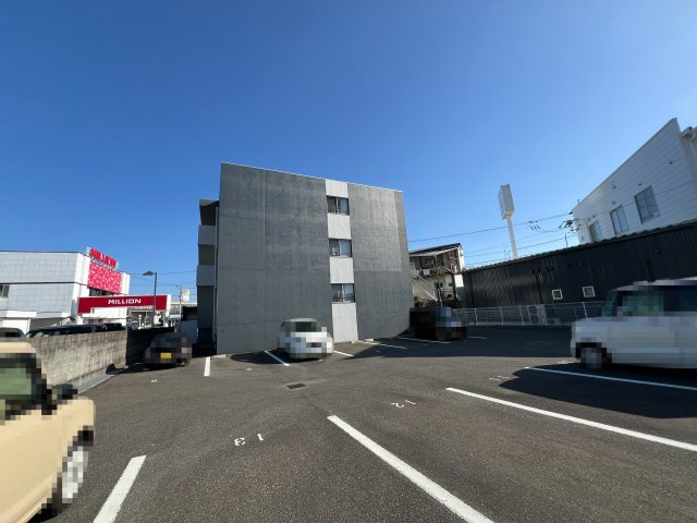 レヴァンテ薊野東町の駐車場