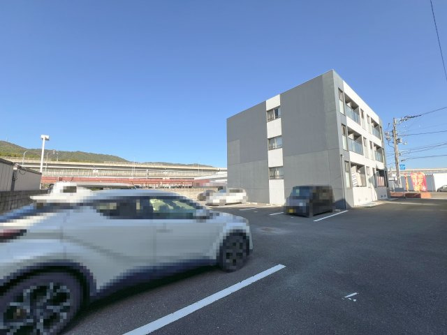 レヴァンテ薊野東町の駐車場