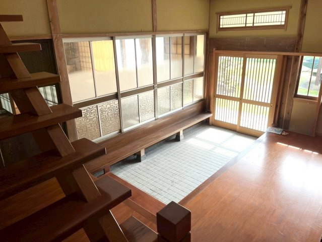 森尾　中古戸建　8DK+Sの玄関