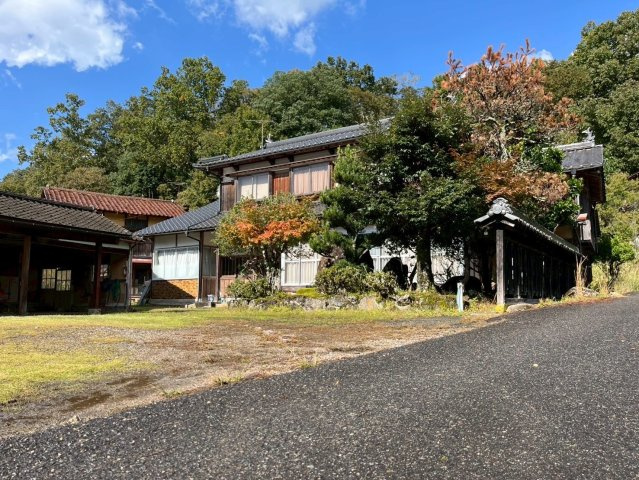 森尾　中古戸建　8DK+Sの前面道路含む現地写真