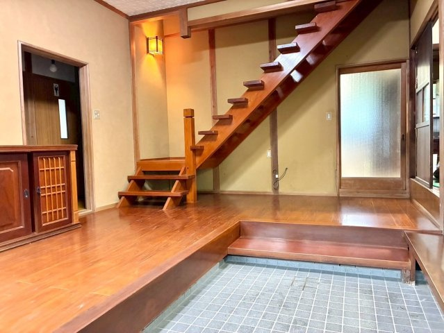 森尾　中古戸建　8DK+Sの玄関