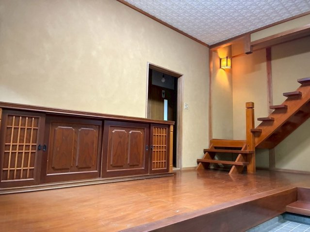 森尾　中古戸建　8DK+Sの玄関