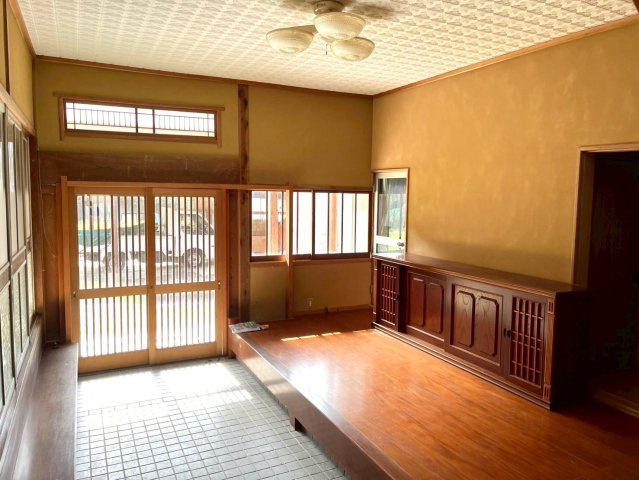森尾　中古戸建　8DK+Sの玄関