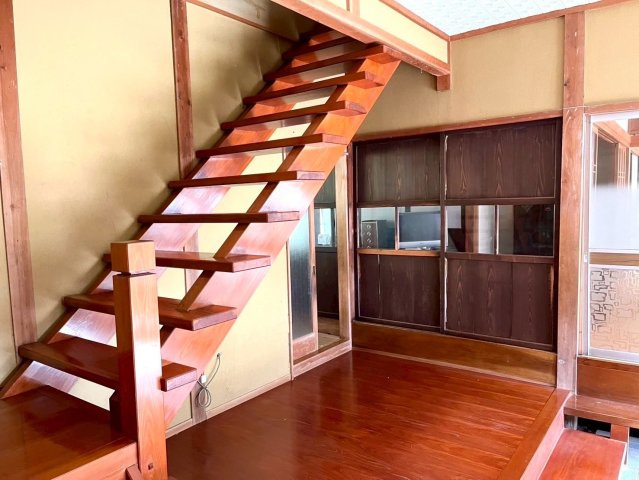 森尾　中古戸建　8DK+Sの内装