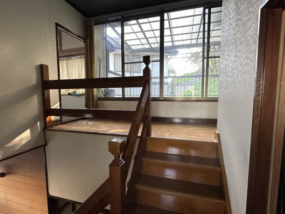 【内装】 | 岡谷市成田町1丁目　中古住宅③ | 階段　