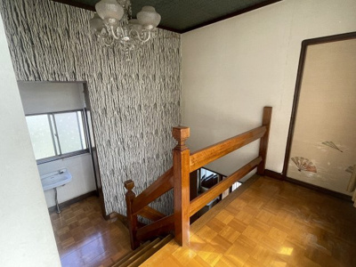 【内装】 | 岡谷市成田町1丁目　中古住宅③ | 階段