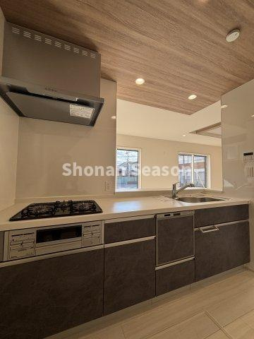 【キッチン】 | 同時調理可能な３口コンロで家事効率もUPしますね！