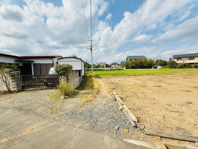 吉見町田甲　土地86坪の前面道路含む現地写真|西側道路（約1.8ｍ公道に約11ｍ接道（法外））