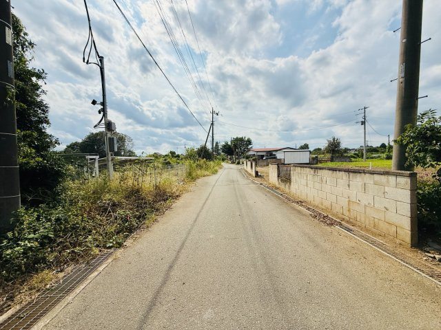 吉見町田甲　土地86坪の前面道路含む現地写真|南側約4ｍ公道に約22ｍ接道