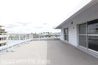 【バルコニー】 | 藤和ライブタウン立花 | 自慢のルーフバルコニーです♪約69.72㎡ございます！！