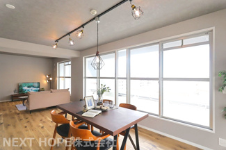 【居間・リビング】 | 藤和ライブタウン立花 | バルコニーに広く開口したゆったりリビングです♪休日も自宅でのんびり寛げる癒しの空間です！！※設置されている家具・小物はディスプレイです。