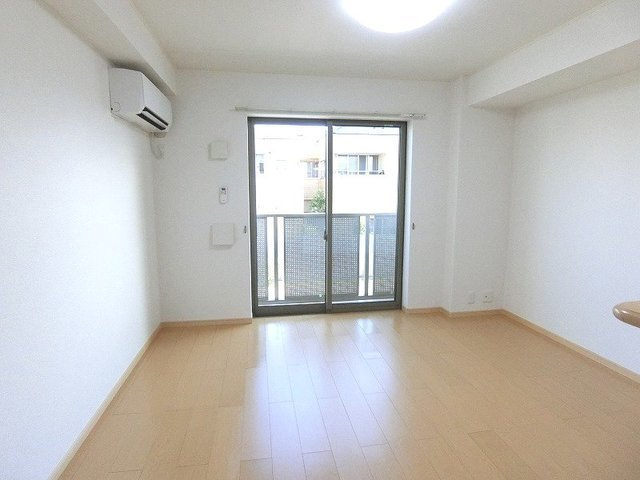 メゾンソフトピアの居間・リビング