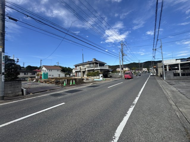 新築　太田市本町第１　クレイドルガーデン　2号棟の前面道路含む現地写真|現地写真　東側接道幅員約10.8ｍ		