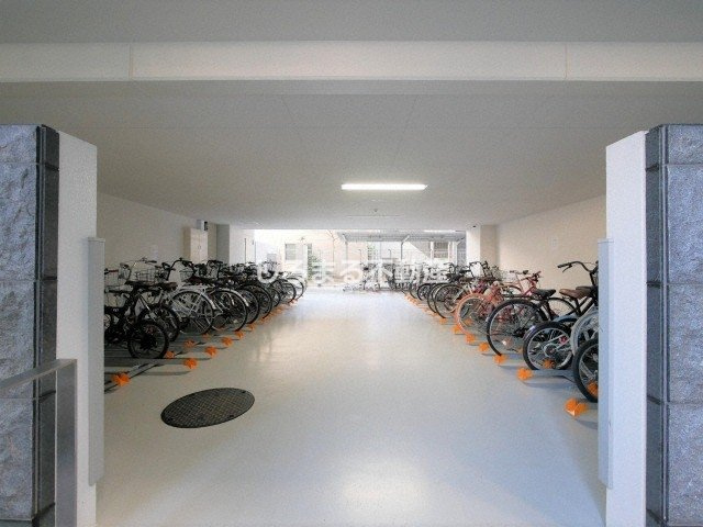 プレサンス京町堀ノースの駐車場