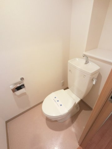 【トイレ】 | ※温水洗浄便座になります。