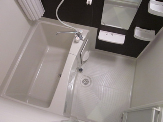 【浴室】 | T.T.Studio | 鏡や棚のある使いやすいお風呂