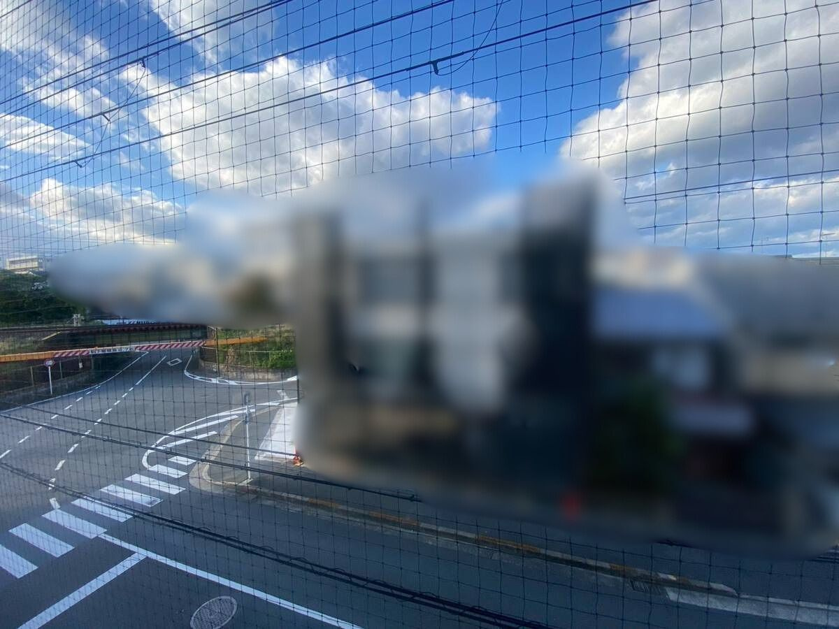 西京極ガーデンハイツの周辺|街中にあり利便性の良い立地ですが、前道が広く開放的な眺望が広がります。