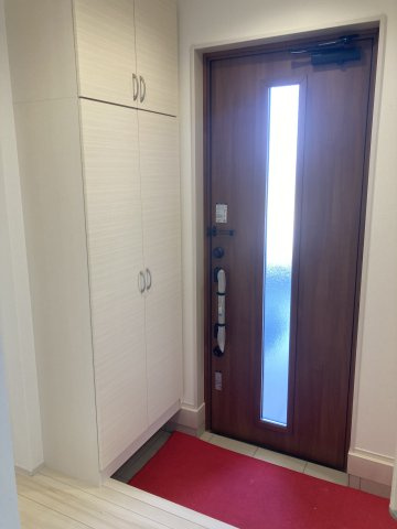 リナージュ前橋六供町1丁目01期　1号棟の玄関|収納付き玄関です