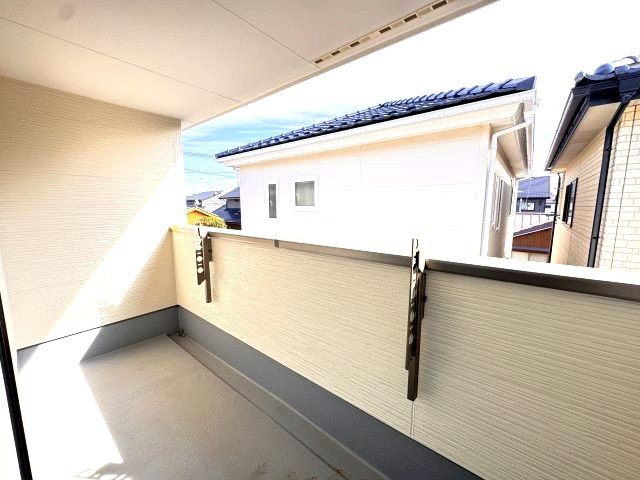 リナージュ前橋六供町1丁目01期　1号棟のバルコニー|南面バルコニー付きです♪インナーバルコニーなので急な雨でも洗濯物が濡れませんよ。