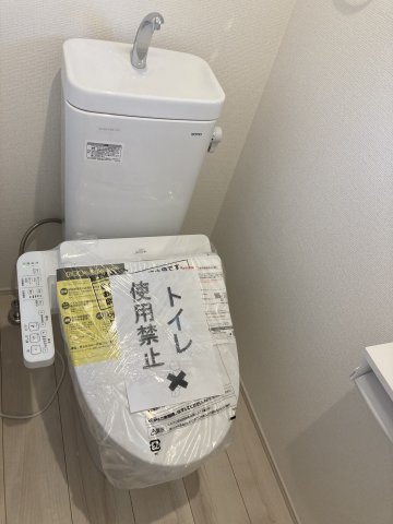 リナージュ前橋六供町1丁目01期　1号棟のトイレ|1階トイレです。清潔感のある白を基調としています。
温水洗浄・便座暖房機能の付いた快適なトイレです☆