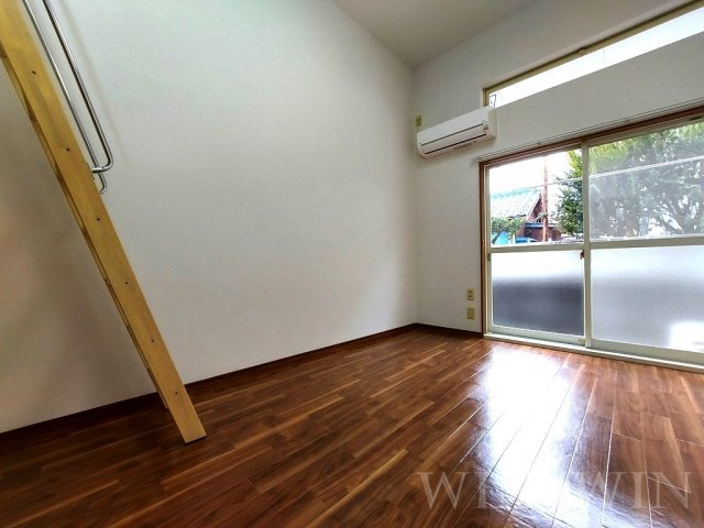 ウイングコート東小池 A棟の寝室