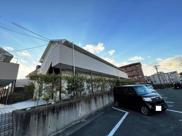 ウイングコート東小池 A棟の外観