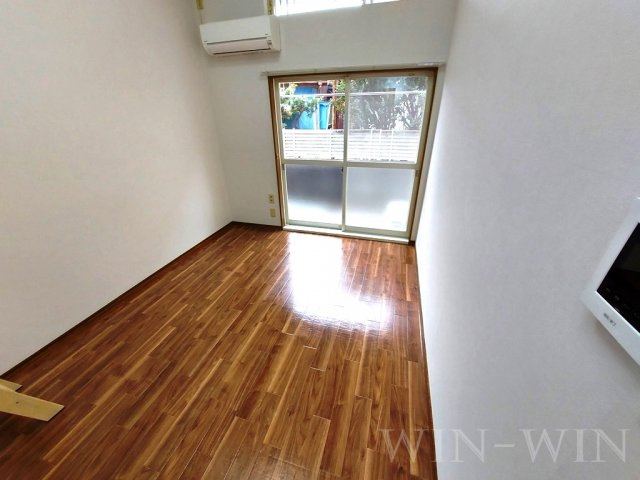 ウイングコート東小池 A棟の居間・リビング