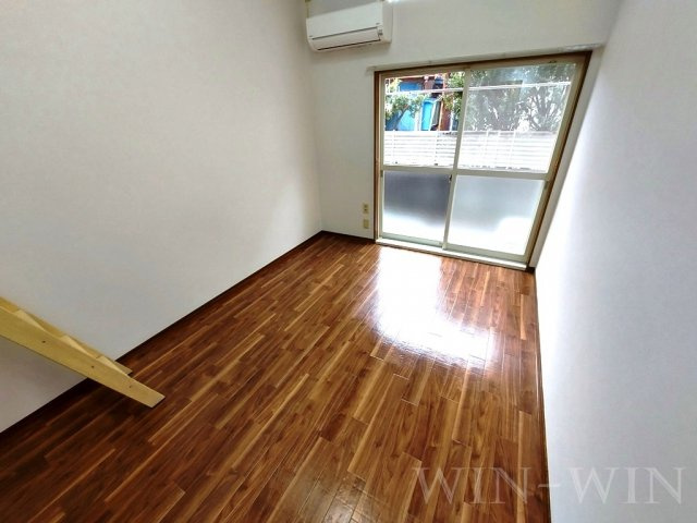 ウイングコート東小池 A棟の居間・リビング