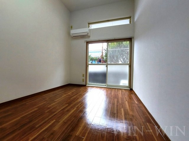 ウイングコート東小池 A棟の居間・リビング