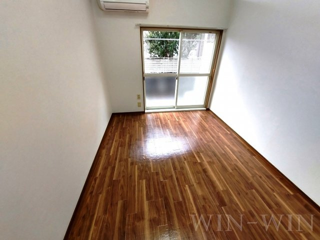 ウイングコート東小池 A棟の居間・リビング