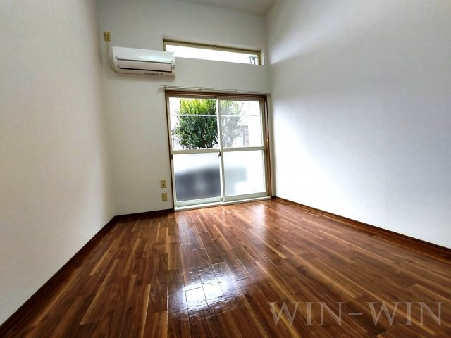 ウイングコート東小池 A棟の居間・リビング