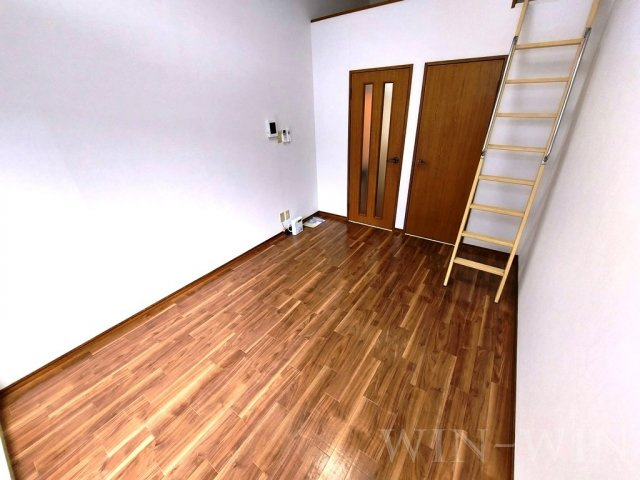 ウイングコート東小池 A棟の居間・リビング