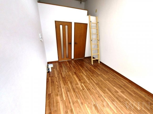 ウイングコート東小池 A棟の居間・リビング